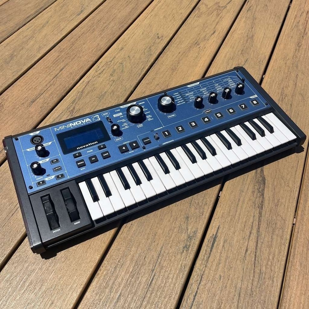 Mininova Novation NOVSYNTH02 37-Key Digital Keyboard Synthesizer with Vocoder